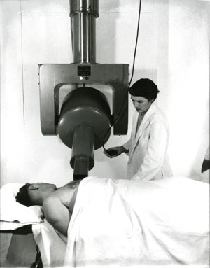 Sylvia Fedoruk treating a patient [Credit: University Archives, Harold Johns Collection]